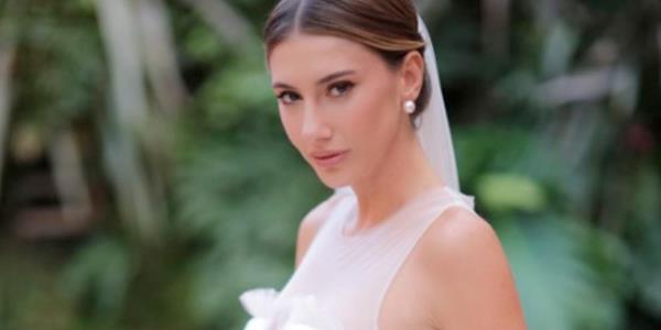 26 yandaki gen kadn yapt Instagram paylamda "u anda neler hissetiimi buradan anlatmak pek samimi gelmiyor. Keke kalbimi ve beynimden gecenleri okuyor, gryor olsaydnz. Hayatta her eyin kader olduguna inanan biri olmuumdur. Bunu da ara ara sizlerle paylammdr. likim boyunca herkes gibi hem zldm hem mutlu oldum ama ben herkesten ok daha gl durdum, nk ne yaarsam yaayaym salktan, aileden ,arkadatan daha nemli bir ey olmadnn bilincinde oldum. Allah'n benim iin izdigi bu yolda benim yanmda olan ve bana bandan beri inanan-gvenen ailem ve arkadalarm sizi o kadar cok seviyorum ki! Sizlere sahip olduum iin o kadar ok anslym ki! Yine unutmadan! Canmsnz!" ifadelerini kulland.