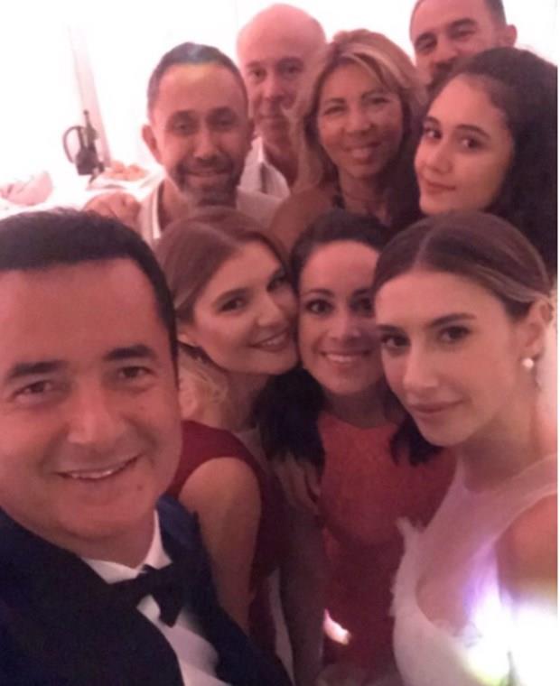 Davetliler, dnden sonra Byblos Otel&#8217;in iindeki Cave isimli mekanda sabaha kadar sren partide dnyaca nl DJ Solom'un eliinde elenecekler.