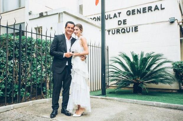 Acun Ilcal ile eyma Suba nceki akam Fransa'da dzenlenen nikah treninde imzalar atarak evlenmiti.