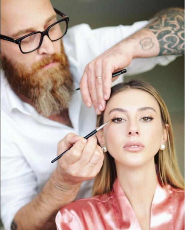 Suba, evlilik trenleri boyunca giydii Vera Wang tasarm 3. gelinliinin fotorafn paylat.