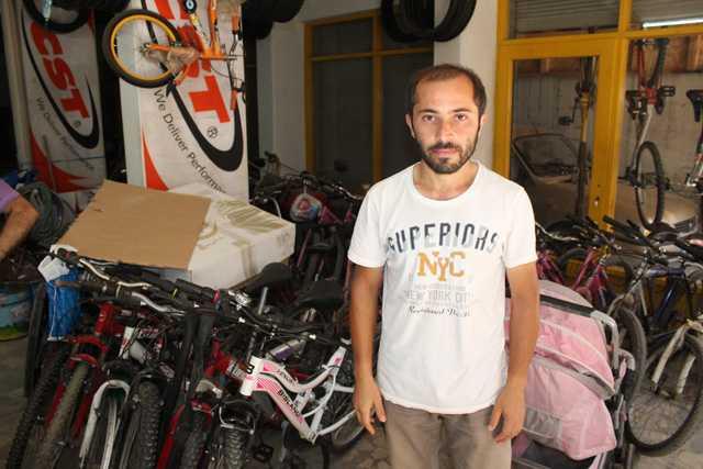 Kendisinden istenen belgeleri toplayp firmaya gnderdiini belirten Yienolu, "Firmadan gelecek haberi bekliyorum. Benim rendiim bilgi otomobilin deeri yksek olduu iin yksek miktarda da bir vergisi var. Bunu karlayacak durumum yok.