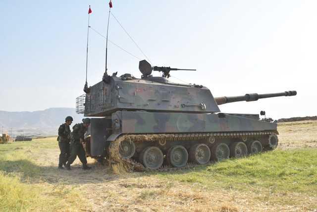  makineleri de askeri aralar iin mevzi kazd.Obs toplar ve 4'l fze rampalarn da tatbikatta yer ald.