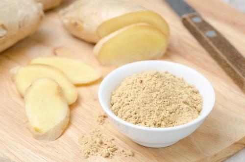 Ayn zamanda kanserle savamak adna zencefilin etkin bir zellii bulunmaktadr. Taze zencefili zellikle ay olarak tkettiinizde salnz asndan birok fayda salamaktadr. Taze zencefilin iltihab azaltmann yan sra gribe kar ve eitli enfeksiyonel hastalklara kar koruyucu birok etkisi bulunmaktadr.