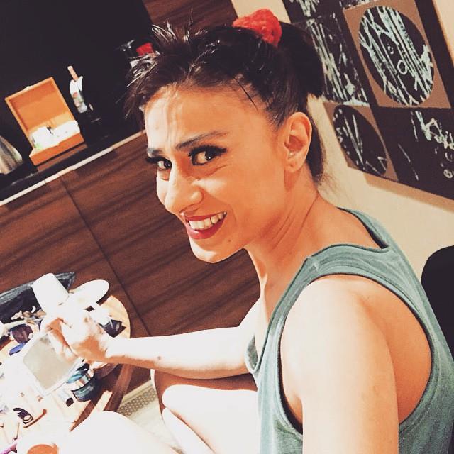 Magazin gndemine bomba gibi den iddiann ardndan Armaan alayan twitter adresinden aklama yapt. alayan iddiay yalanlayarak ''Yldz Tilbe haberi klliyen yalan. imdi konutum, dipik gibi. Kim uydurduysa bir tarafndan uydurmu'' ifadelerini kulland.