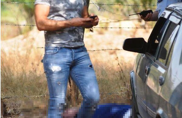 Mustafa Gke, daha sonra da kendisini terk den sevgilisini cep telefonundaki WhatssApp uygulamas ile grntl arad.