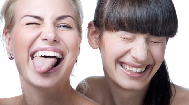 GEREK DOSTLAR; stnlk sava yapmaz<br>  Kskanlk, ekememe, kendini n plana kartma, kuyusunu kazma, ineleyici laflar&#8230;vs&#8230;    Hayr hayr bunlarn olabileceinden phe bile etmeyiz gerek dostta.