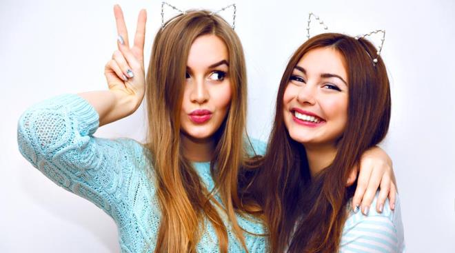 GEREK DOSTLAR; Deitirmeye almazlar<br>Birini olduu gibi kabul edebilmek iin nce anlamak gerekir. Anlamak ve doru yorumlamak. te gerek dostun en nemli zelliklerinden biri de bu. Olduu gibi, her naslsa yle kabul etmek.