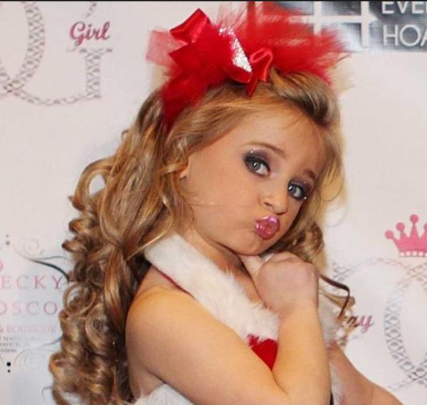ABD'de yaynlanan 'Toddlers and Tiaras' adl televizyon ovunun yldz Isabella Barrett isimli 6 yandaki kk kzn zengin ve ihtiaml hayat grenleri hayrete drd.