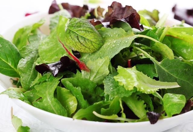 Canan hocaya gre kilo vermek isteyenler ot yememeli. Diyet yaparken yeillik tketenlere yle sesleniyor; ot yiyorsunuz 1 saat sonra ackp ekmek yemek zorunda kalyorsunuz, bunlarn yerine protein arlkl beslenin diyor.