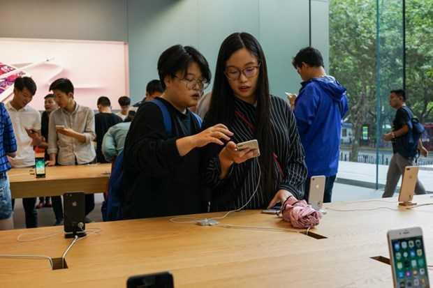 te Apple Store'lardan renkli iPhone 8 grntleri...