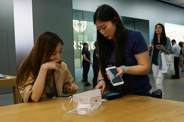 Apple'n 12 Eyll'de duyurduu yeni iPhone modelleri, bugn itibariyle sata kmaya balad.