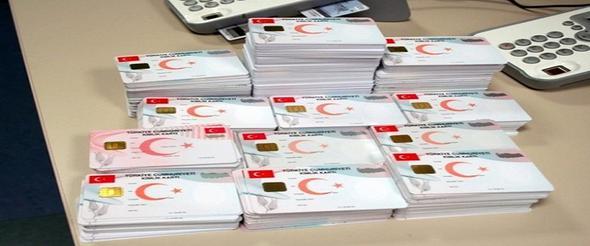 Kimlik kartnn kaybedilmesi halinde ne yaplr?<p>    Kimlik kartnn kaybedilmesi veya alnmas durumunda ar merkezi veya nfus mdrlne bildirilmesi gerekmektedir. Kayp ve alnt bildirimi yapldktan sonra kimlik kart iptal edilecektir.