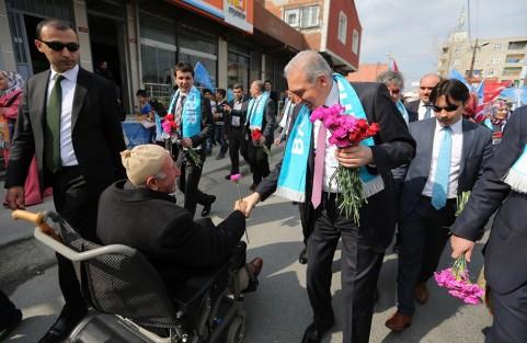 1997&#8217;den itibaren ikamet etmekte olduu Baakehir&#8217;de 1. Etap Site Ynetimi Kurucu Ynetim Kurulu Bakanl yapt.