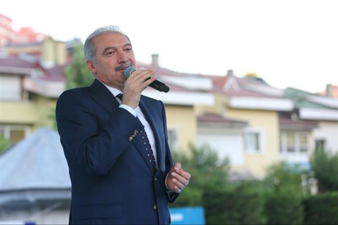 Gerek meslei ile ilgili gerekse dier sosyal konularda faaliyet gsteren birok sivil toplum rgtnn kuruluunda yer ald, ynetiminde bulundu.