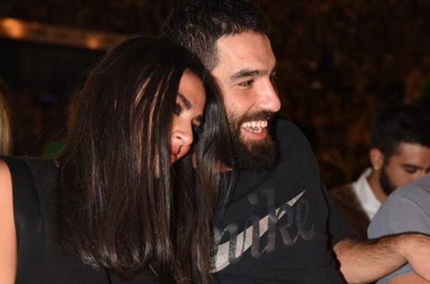 Barma karar sonras Turan, Aslhan Doan iin &#8220;Hibir yz gzel deil senin yznden&#8221; paylam yapmt.