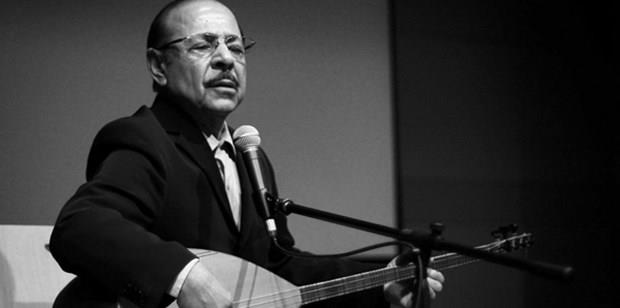 "BEN HALKIN SANATISIYIM"<br>    Erta, kendisine bir dnem verilmek istenen Devlet sanatl teklifini reddeder. Ve u aklamay yapar: "Hepimiz bu devletin sanatsyz, ayrca bir devlet sanats sfat bana ayrmclk geliyor. Ben halkn sanats olarak kalrsam benim iin en byk mutluluk bu. imdiye kadar devletten bir kuru almadm, bir tek TBMM tarafndan stn hizmet dln kabul ettim. Onu da bu kltre hizmet eden ecdadmz adna aldm."