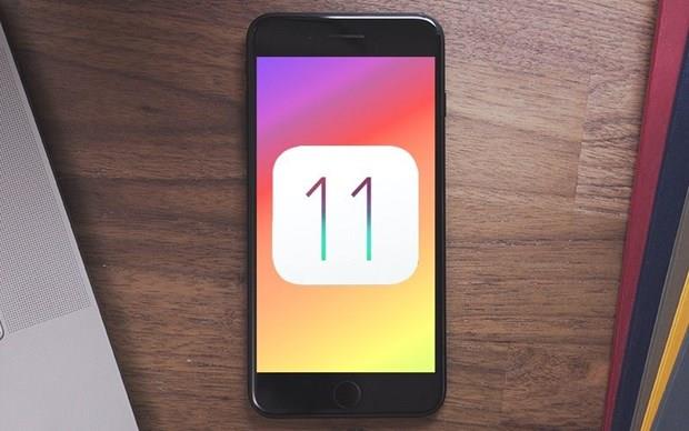 iOS 11 ile kullanclar mesajlarken birbirlerine Apple Pay zerinden para yollayabilecekler.
