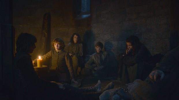 Khaleesi aslnda bir nvan Kralie anlamna gelen isim o kadar sevildi ki 2014'te ABD'de yeni doan bebeklere verilen isimler sralamasnda ilk 1000'e girdi.