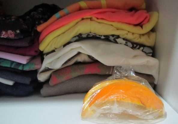 - Dolaplarnzda naftalin kokusu yerine rutubeti ve kt kokuyu gidermek iin portakal kabuu kullanabilirsiniz.