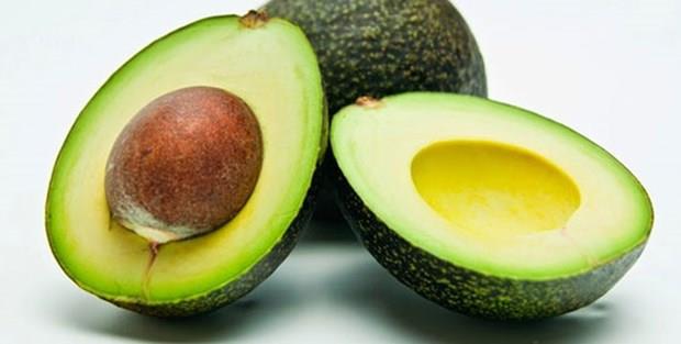 Avokado: Her besinle kartrldnda tat olarak uyum salayabilen avokado, salkl yalarn mkemmel bir kaynadr. 100 gram bana 29 mg magnezyum ierir.