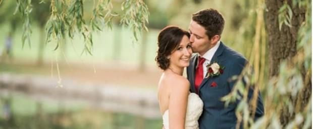 Kanada'da dn fotoraflarnn ekildii srada, suda boulmak zere olan ocuu atlayp kurtaran damat, lkede kahraman ilan edildi.