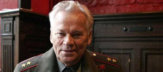 "Ben bu silah vatanmzn savunmas iin tasarladm" diyen Mihail Kalanikof, onu ocuk askerlerin ve etelerin elinde grmenin her zaman kendisine ac verdiini sylemiti.