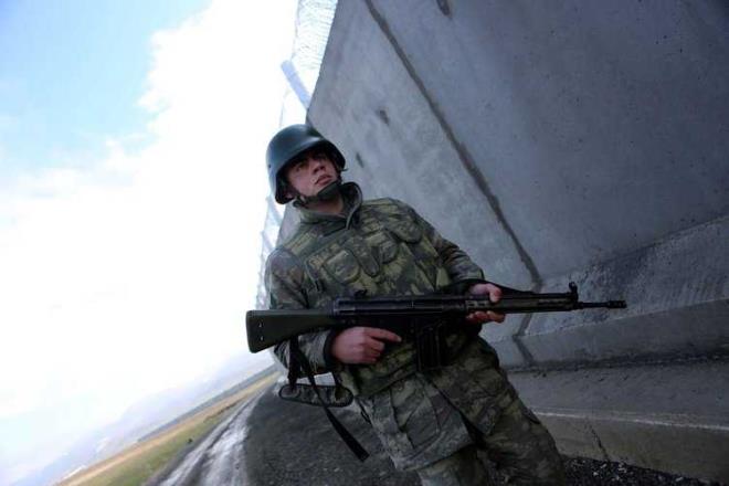 Yurda yasa d geileri nlemek, terristlerin lkeye girmesinin nne gemek ve kaakla engel olmak iin Suriye snrna yaplmas planlanan duvar neredeyse tamamland.