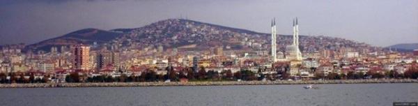 <p><b>MALTEPE</b></p>    Anadolu yakasnda,Pendik-Kkyal arasnda,Marmara kysndadr. Yrede bulunan bir tmlsn semtin ismine kaynak olduu sanlmaktadr.(Trkler eskiden iinde hazine,define bulunduu sanlan,hyk biimindeki toprak tepeciklerini Maltepe olarak adlandrlard.) Tarihi Hammer bu ky eridindeki btn tepelere Maltepe denildiini yazmaktadr.