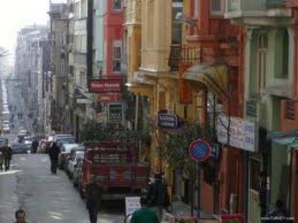 <p><b>PANGALTI</b></p>    Avrupa yakasnda,Harbiye-Dolapdere-Feriky-Osmanbey semtleri arasndadr.smi hakknda deiik sylentiler vardr