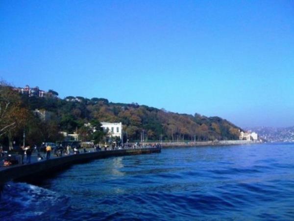 <p><b>KALENDER</b></p>    Boazn Rumeli kysnda Yenikyn batsndadr.18 yy'da Kalender avu'un buraya yaptrd sahilsaray dolaysyla bu ismi ald sanlmaktadr.