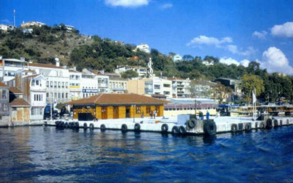 <p><b>BEYKOZ</b></p>    Boazn Anadolu kysnda, Paabahe'nin kuzeyindedir. Antik adaki ad Amykos'dur.Beykos ismi ilk defa Bizansllar tarafndan kullanlmtr. Bithnia Kral ve Kocaeli valileri bu semtte ikamet etmilerdir. Kos farsada ky anlamndadr. Semtte oturan nl kiilerden dolay yreye Beykos denildii ismin zamanla Beykoz'a dnt sanlmaktadr...