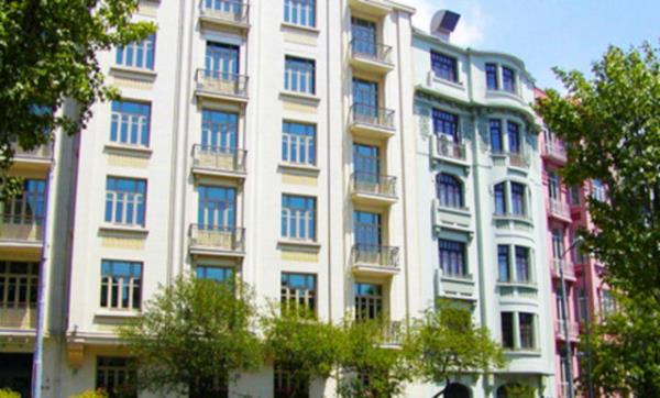 <p><b>AYASPAA</b></p>    1520-1566) Kanuni Sultan Sleyman dnemi sadrazamlarndan Ayas paa burada havuzlu,baheli bir konak yaptrmtr.Semtin isminin buradan geldii sylenmektedir.(1530 ylnda stanbula gelen Arap gezgini Gazi de Ayas paa y bu konakta ziyaret ettiini yazmaktadr.)