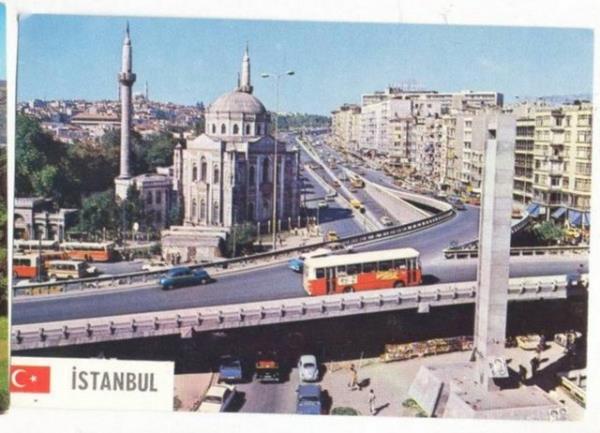 Bizans dnemindeki ad Forum Bovis dir (kz Meydan) Pergamon (Bergama) dan getirilen tuntan yaplm kz heykeli semtin ortasndaki meydana yerletirildiinden uzun sre bu isimle anlmtr.