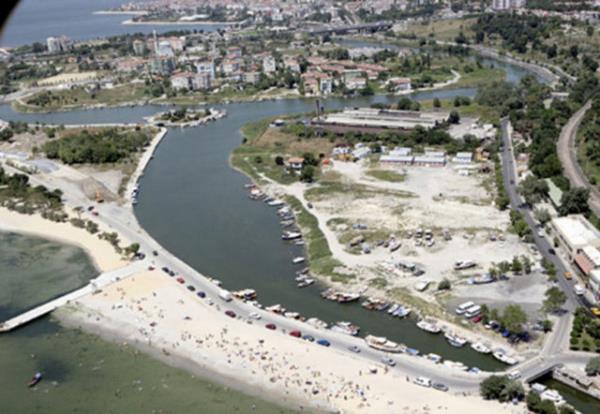 <p><b>EKMECELER</b></p>    Avrupa yakasnda,Byk ve kk olmak zere iki adet ekmece semti vardr. Ayn ad tayan gllerin kenarnda kurulmu yerleimlerdir. Tarihi ok eskilere dayanmaktadr. Helenler ..VII. yy. da bu yrede koloniler kurdular. Daha sonra Bizans, Hun, Peenek, Osmanl ynetimlerinde kalmtr. Her iki ekmece gl dar birer boazla Marmara denizine baldr...