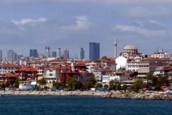 <p><b>BULGURLU</b></p>    Anadolu yakasnda,amlca-Libadiye-mraniye arasndadr.XIX.yy. balarna kadar kire ocaklar ile nl skdar'a bal kk bir kyd. Yakn zamana kadar yrededeki halk geimini bulgur yaparak saladndan ,semt Bulgurlu olarak anlyordu.slam alimlerinden Aziz Mahmut Hdai hazretlerinin kye yardm amacyla bir dibek (Buday dvmeye yarayan byk ta havan) hediye ettii bilinmektedir. (Hamarat ev kzlarna sylenen "Bulgurlu'ya gelin mi gidiyorsun?" sznn bu semtle ilgisi yoktur.Orada ad geen Bulgurlu Malatya ilinin merkeze bal bir kydr)