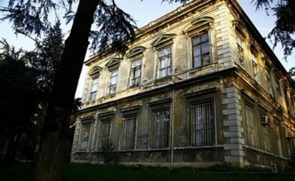 <p><b>ZEYNEPKAML</b></p>    Anadolu yakasnda,Selimiye-Karacaahmet-Balarba-Topta semtleri arasndadr.Sadrazam Yusuf Kamil paa (1808-1883) memuriyetinin ilk yllarnda Msr da grevli iken Msr valisi Mehmet Ali paa nn kz Zeynep hanmla evlendi.Ei ile birlikte stanbul a dndklerinde oturmakta olduklar konaklarnn yaknlarna hayrat olarak bir hastane yaptrdlar.Hastane etrafnda yerleim younlamasyla,semt ve hastane Zeynepkamil ismiyle anlmaya balanmtr.