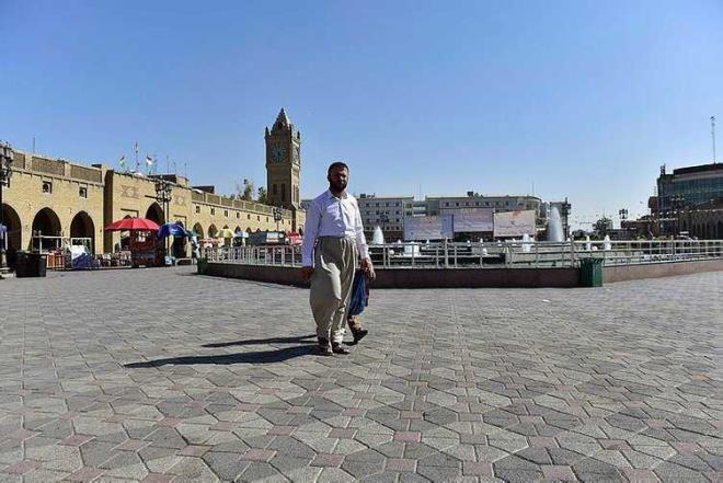 ERBL'DE GNLK HAYAT NASIL ETKLENR?  <p>  Erbil'de 10 yl nce birka avm vard ama elektrik yoktu, yryen merdivenler almyordu. Kuzey Irak'n son 10 ylda geliip, kalknmasnda Trkiye'nin pay ok byk oldu. Erbil'de yepyeni bir ehir ina edildi ve bunun yzde 90'n Trk firmalar gerekletirdi.