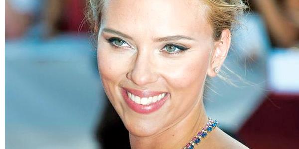 Scarlett Johansson'un babas bir mimar, annesi menajerlik yapyor.