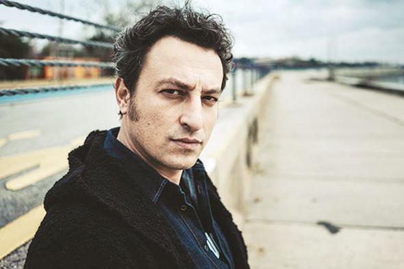 Rol ald Sonbahar filmiyle kariyerinin zirvesine trmanan Saylak bir rportajnda babasnn demirci ustas olduunu sylemiti.