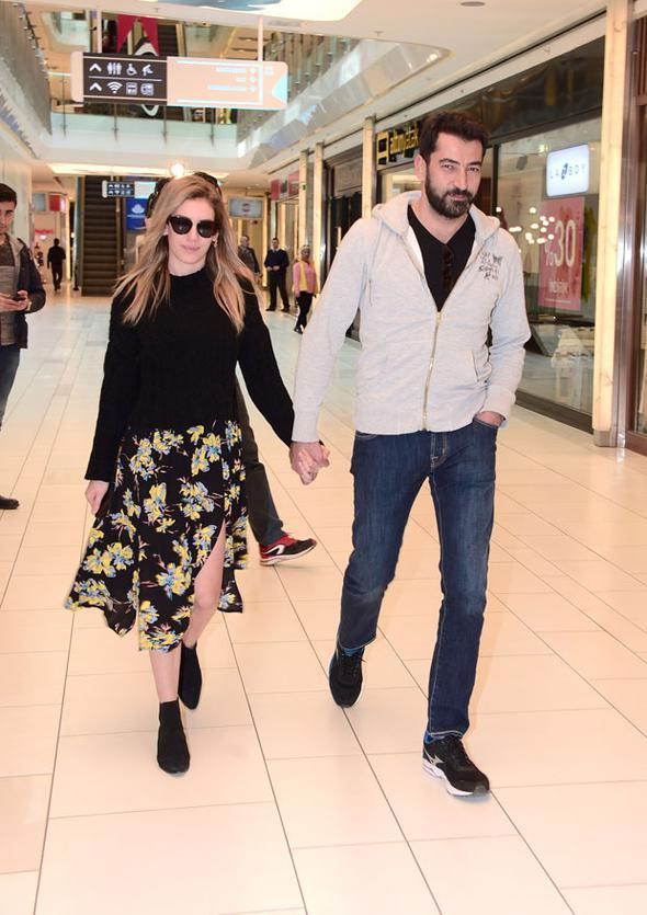 Ekrann son dnemdeki en gzde yldzlarndan biri olan Kobal'n babas inaat mhendisi.. Kenan mirzalolu'nun babas ise ifti.