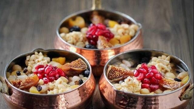 <p>  4 su barda eker</p>  <p>  1 yemek ka karanfil</p>  <p>  10 - 15 su barda Su</p>  <p>  Ssleme iin:</p>  <p>  1 su barda ku zm</p>  <p>  ekilmi ceviz ii, Antep fst</p>  <p>  Tarn, nar taneleri</p>