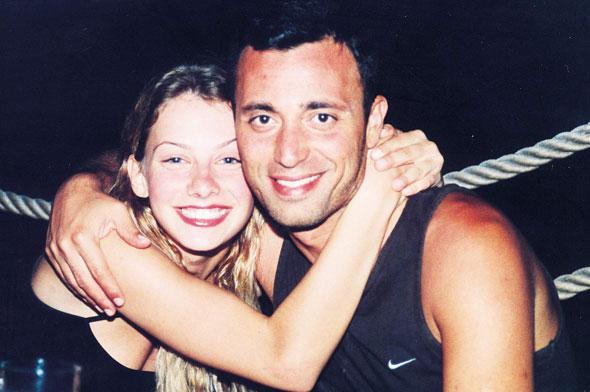 MUSTAFA SANDAL - TUBA NSAL<p>    Popu Mustafa Sandal'n bilinen en medyatik ak manken Tuba nsal ile yaad birliktelikti.