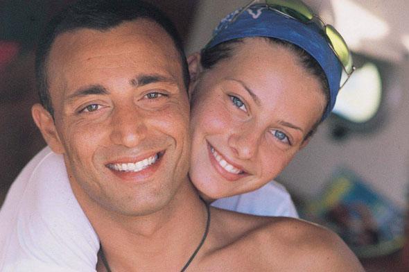 Bir yl boyunca iliki yaayan ve albm almalarnn ardndan evleneceklerini syleyen ift ani bir ekilde yollarn ayrd.