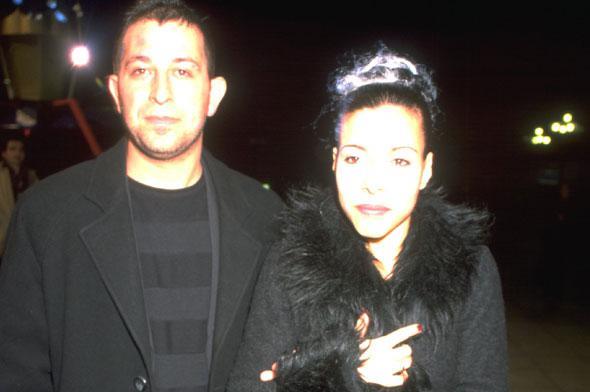 Ak defterinde Sema imek, Meltem Hakarar, Demet ener, Selin Toktay gibi gzellerin yazl olduu Cem Ylmaz, son olarak Cansu Dere ile yollarn ayrd. Ardndan Ahu Yatu ile dnyaevine giren ve Kemal adnda bir olu olan nl ovmen bu ilikisinde de mutluluu bulamad.