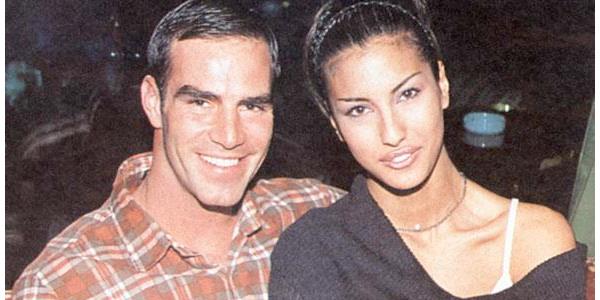 ALA IKEL - BOZOK GREN  <p>  Emel Mftolu'nun klibinde tanan Bozok Gren ve Manken ala kel'de ilk grte aktan nasibini alanlardan. Henz 20 yandayken ak yaamaya balayan ikili geen 2,5 yln sonunda "aradaki saygnn bitmesini" gereke gstererek yollarn ayrd.