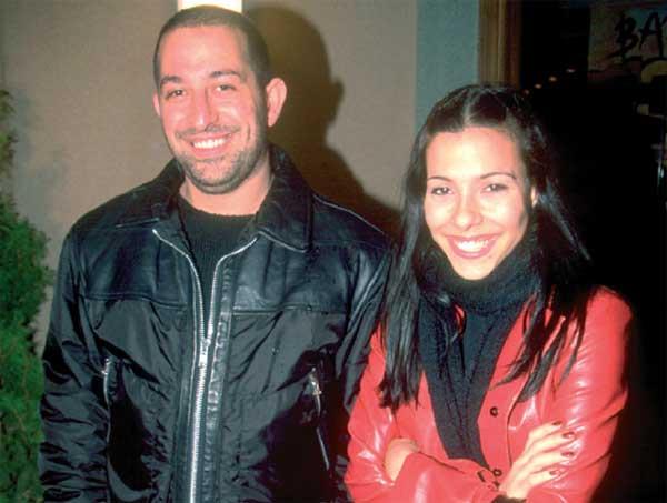 CEM YILMAZ - ZEYNEP TMERDEM<p>    Sanat aleminin kahkaha makinas Cem Ylmaz ilk medyatik ilikisini Zeynep Tmerdem ile yaad. yl boyunca bir dargn bir bark ilerleyen ak sonunda bitti