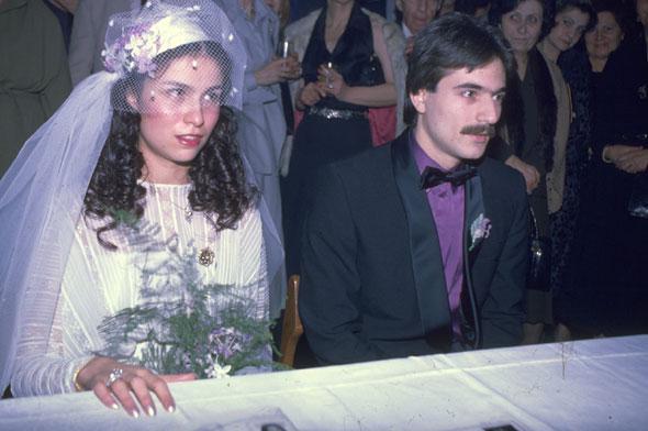 MEHMET AL ERBL - MUHSNE KAMLOLU<p>    Mehmet Ali Erbil'in ilk medyatik ak Muhsine Kamilolu'ydu. Bu ak yle bykt ki,Erbil ksa srede nikah masasna oturdu. iftin,bu evlilikten Sezin ismini verdii bir kz oldu