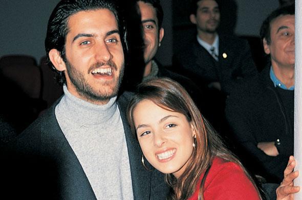 DOA RUTKAY - MEHMET AL ALABORA  <p>  Tiyatrocu Aziz Rutkay'n kz Doa Rutkay'n kameralar nne el ele kt ilk sevgilisi Mehmet Ali Alabora'yd.