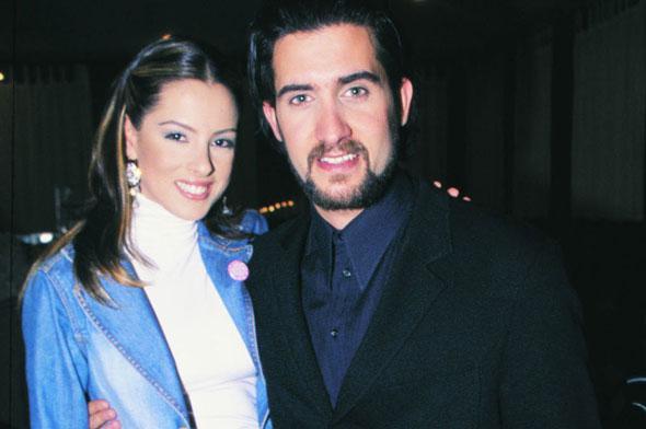 4 yl boyunca dzeyli bir iliki yaayan ve birbirlerini bir an olsun yalnz brakmayan ift, basn kurulularna gnderdikleri aklama ile ayrldklarn duyurdu.