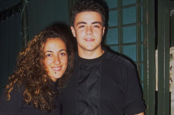 BURAK KUT - MELTEM CUMBUL    <p>arkc Burak Kut ilk albm "Benimle Oynama" sayesinde sadece hretin kaplarn aralamakla kalmad, kendisini medyatik bir akn da iinde buldu.